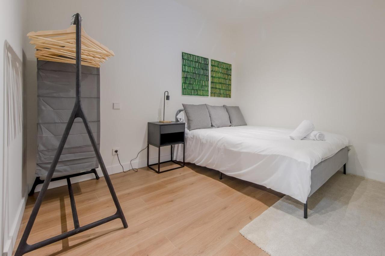 Modern Apt & Cool Interior Design En El Retiro Apartment - Madrid — Photos 1